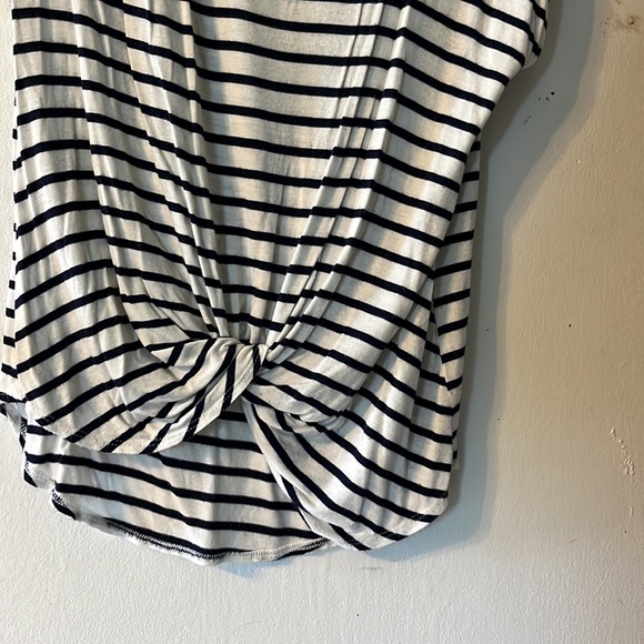 Tied front tee - Picture 3 of 3